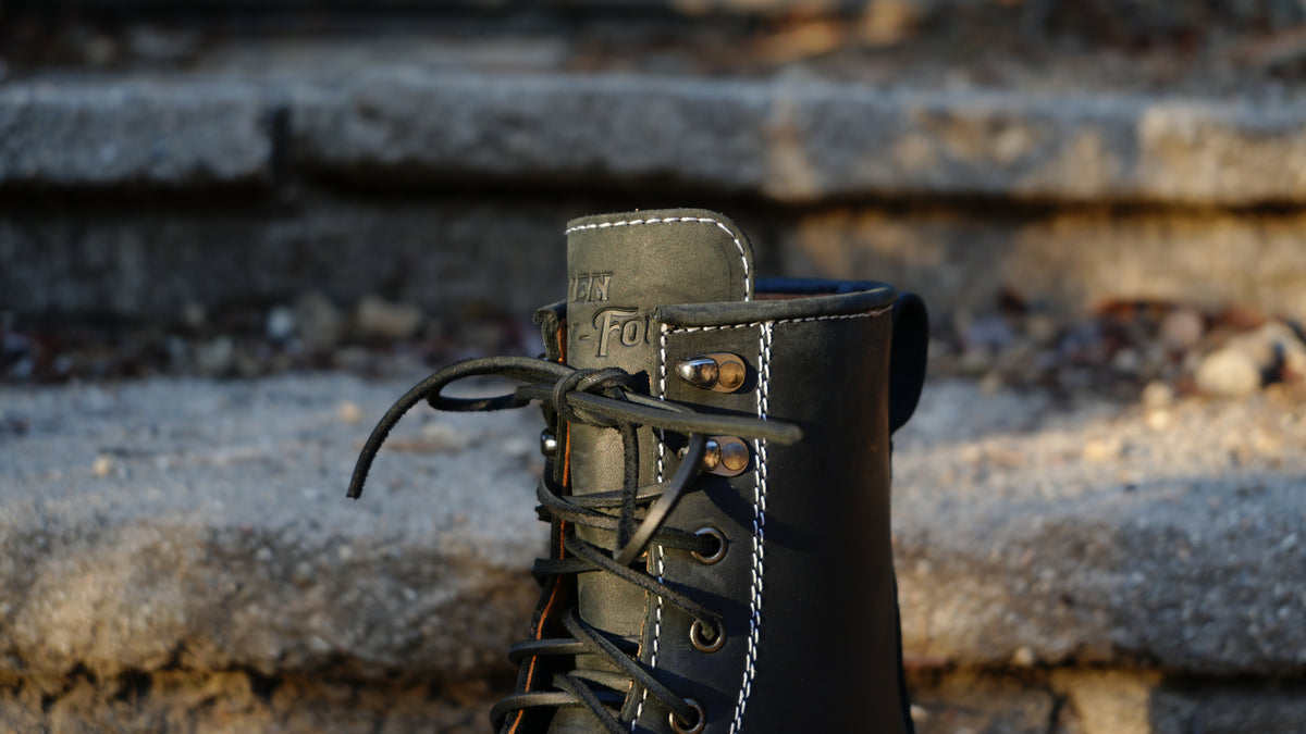 Bristow 8 Inch | Black Crazy Horse Full Grain